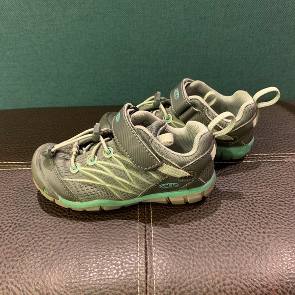 KEEN sneaker/hikers. GUC. Size 9. - Picture 2 of 5